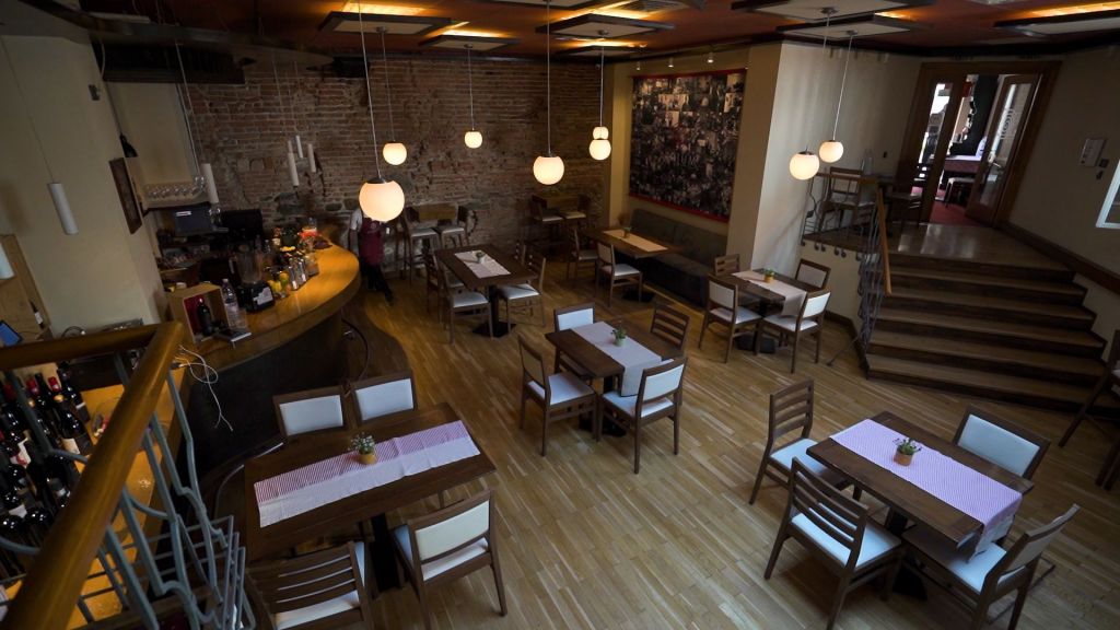 interior atrium cafe cafenele sibiu