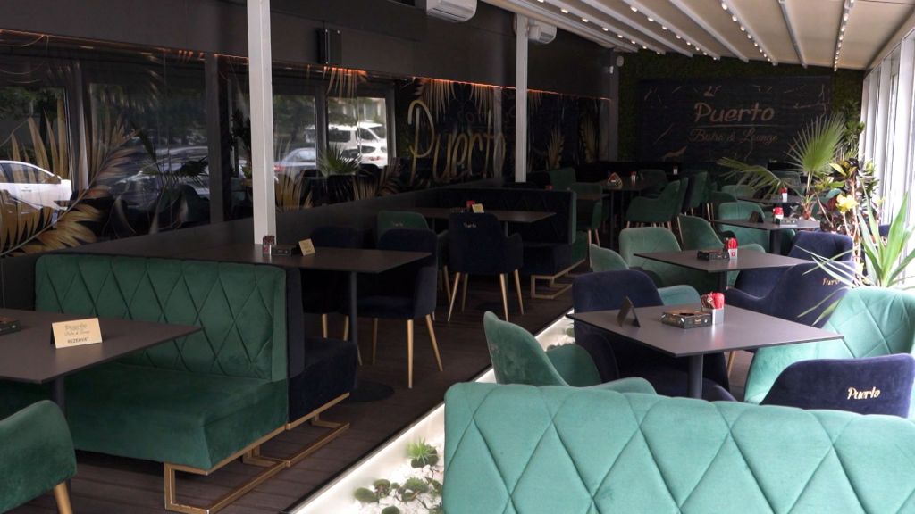 interior puerto cafe