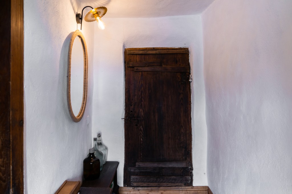 interior pereti casa din chirpici