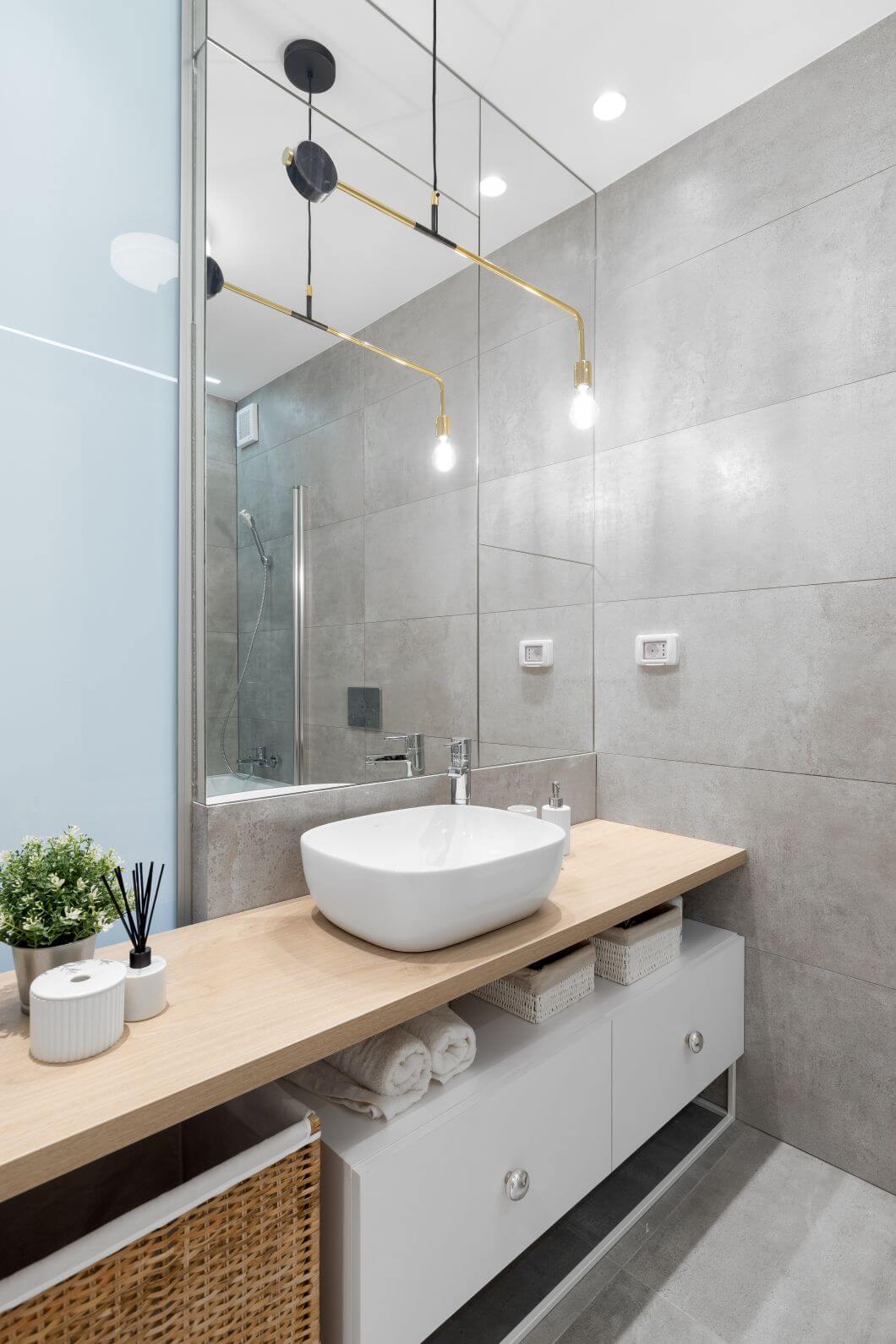 amenajare minimalista baie duplex