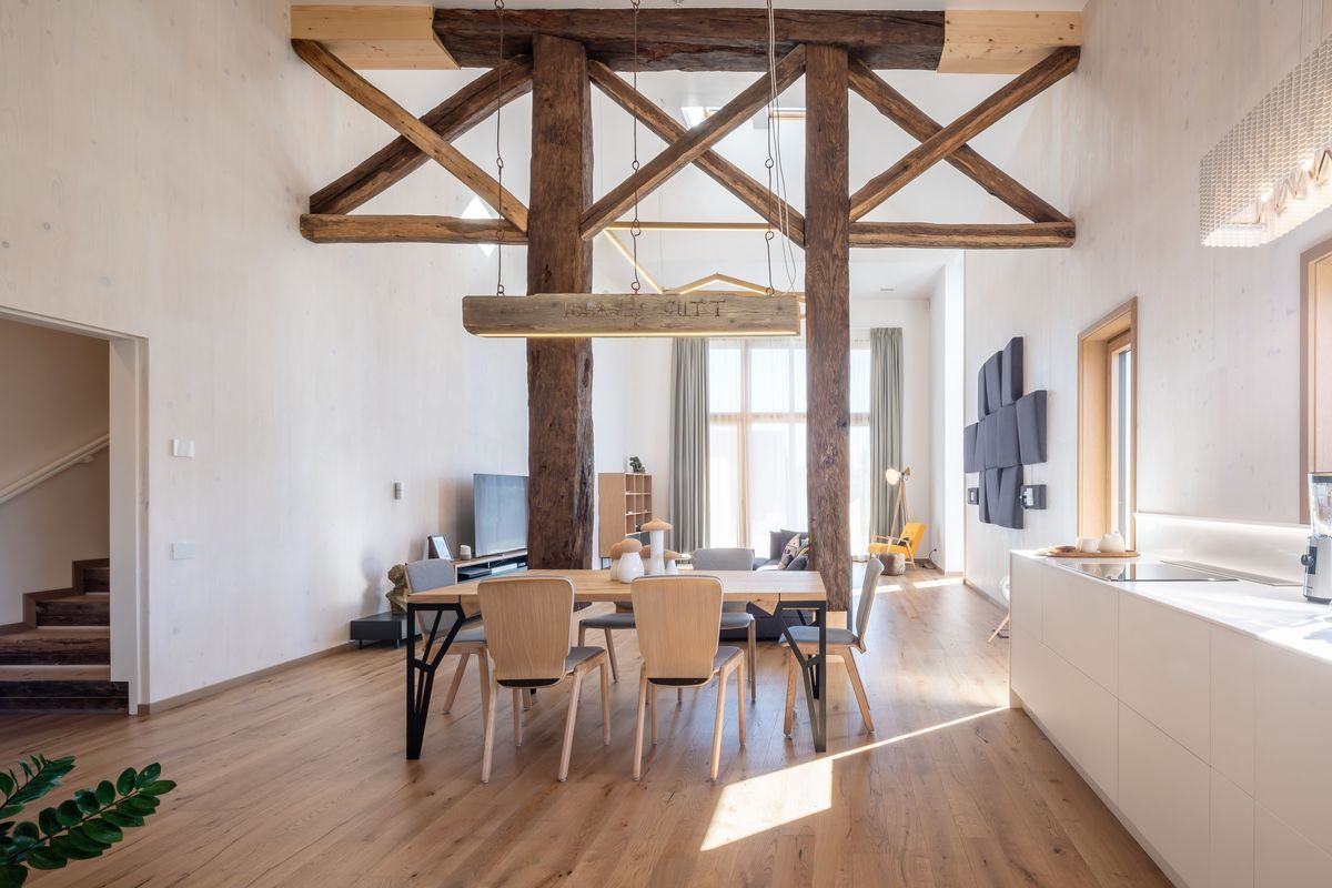 living si bucatarie casa buhnici cadru larg