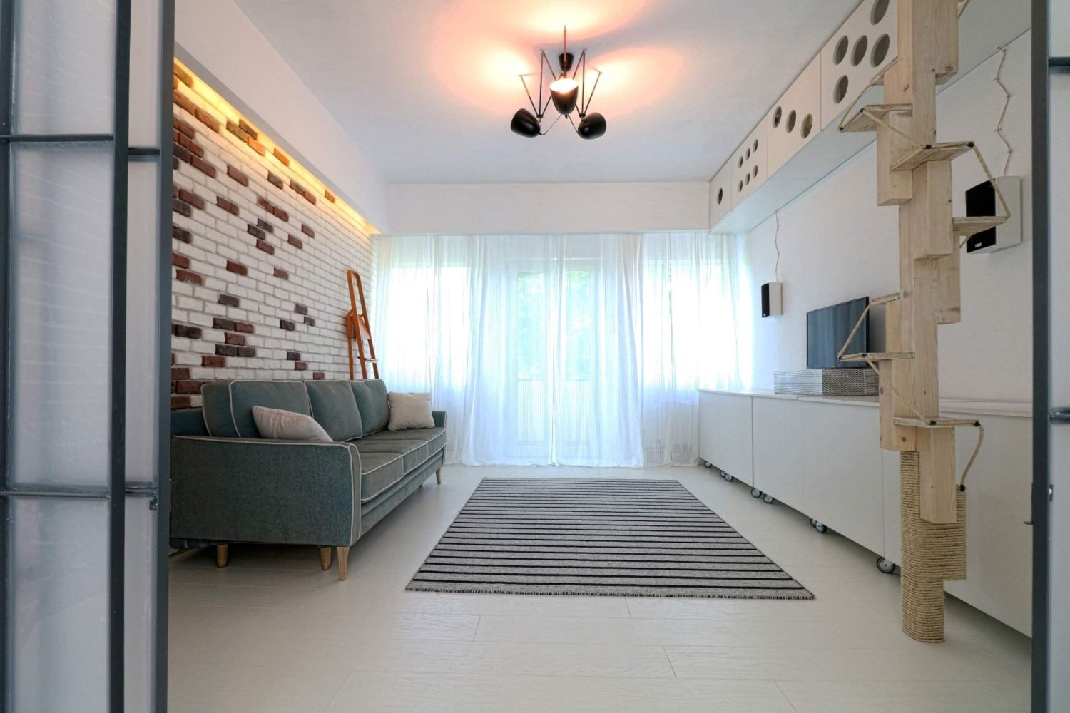 studio foto apartament perete cu caramida