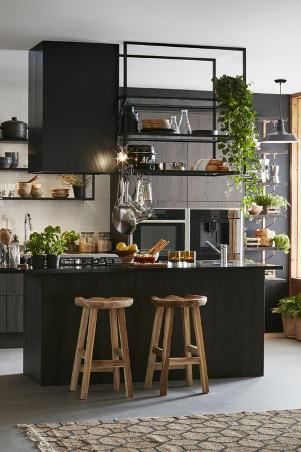 insula de bucătărie - depozitare suspendată