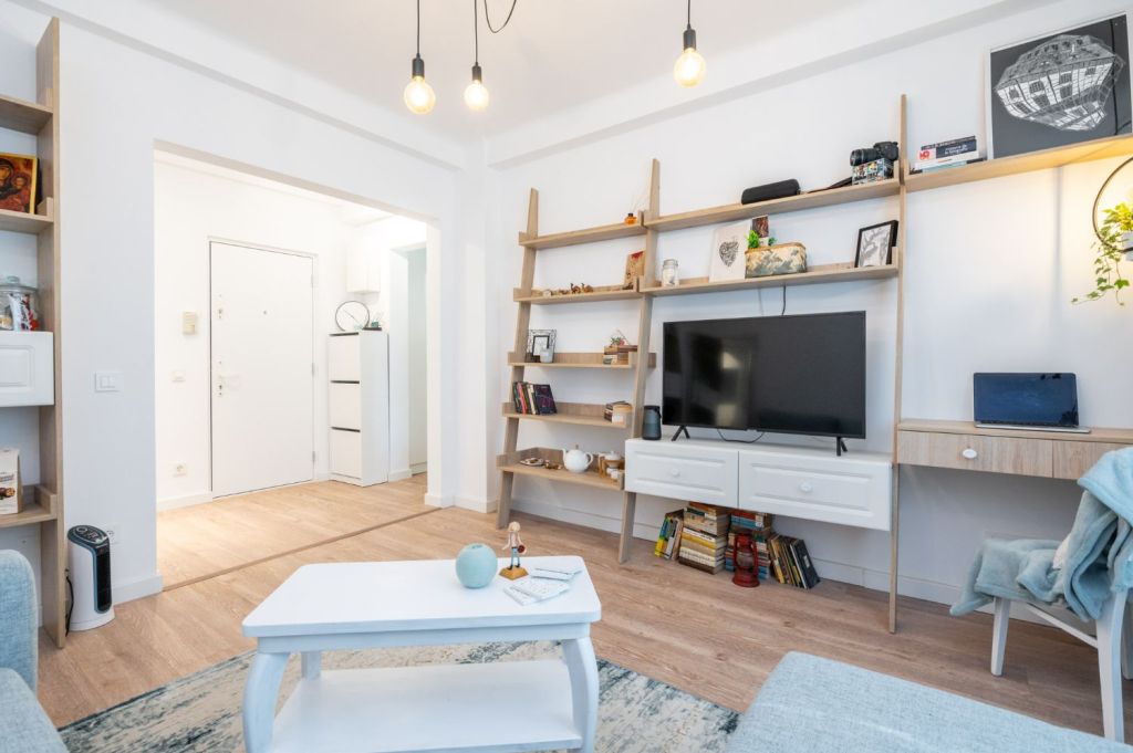 Amenajare living apartament două camere - arh. Cristiana Zgripcea