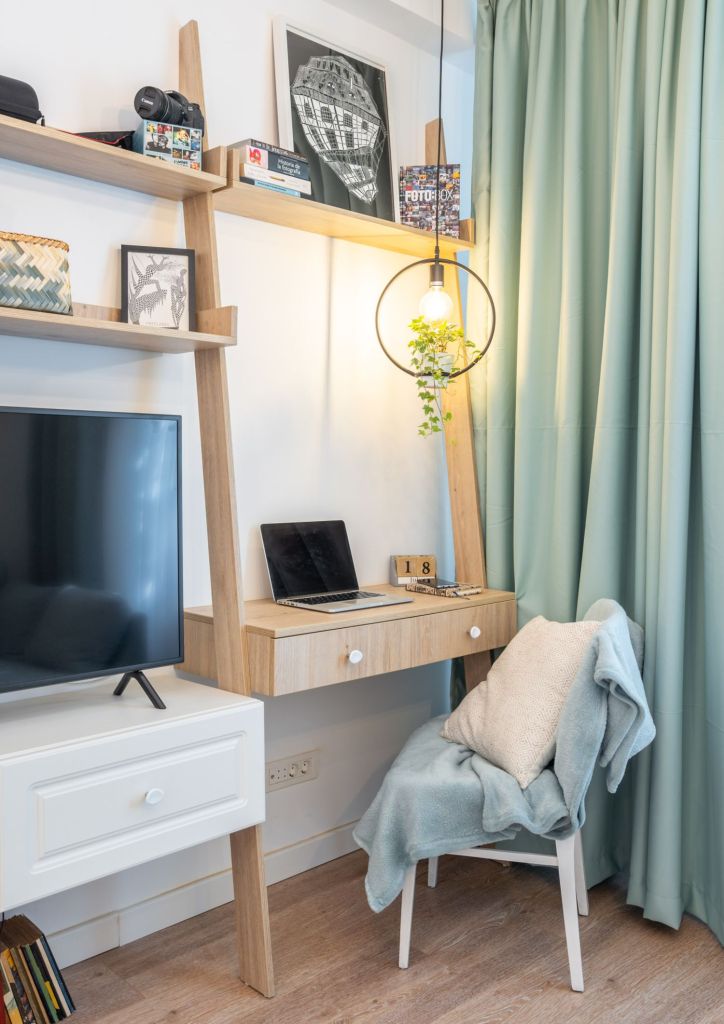Birou în living - Amenajare apartament două camere - arh. Cristiana Zgripcea