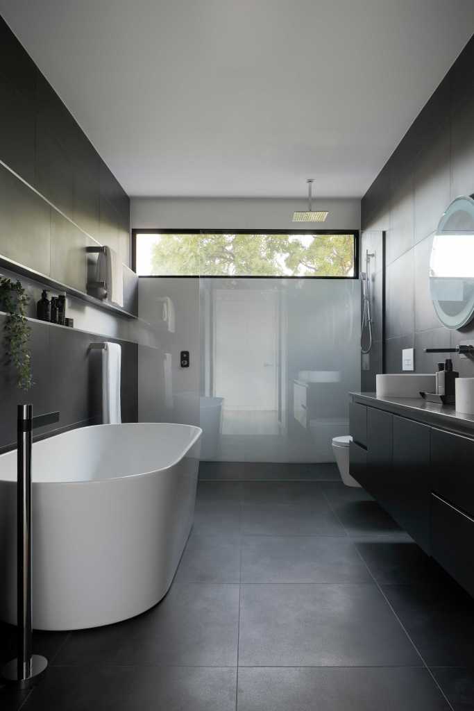 baie ingusta si lunga cada freestanding