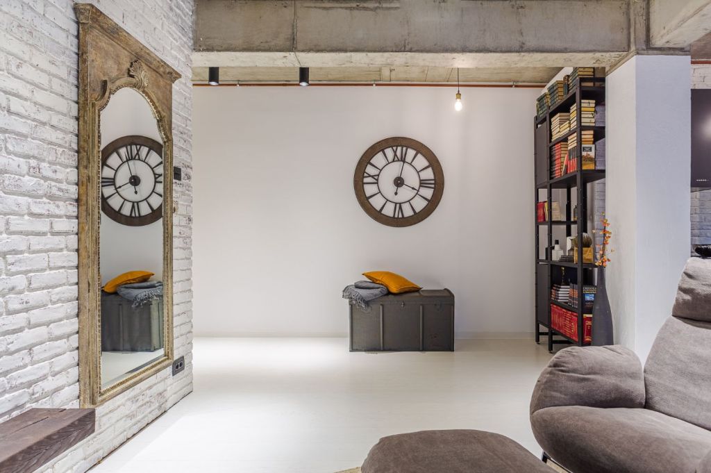 Amenajare open space stil industrial arh. Cristina Golban beton aparent caramida alba (1)