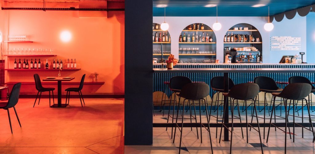 Restaurant Jess Timisoara bar oranj albastru