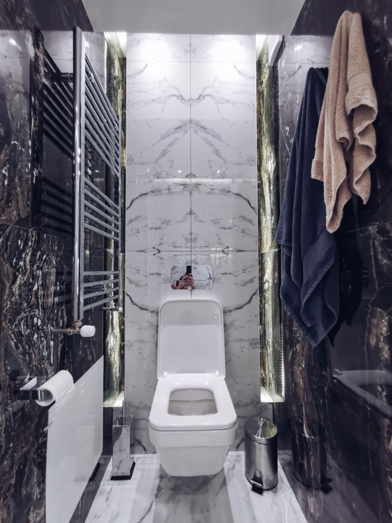 Amenajare baie cu marmură și duș walk-in Iași - PureAmbianceDesign
