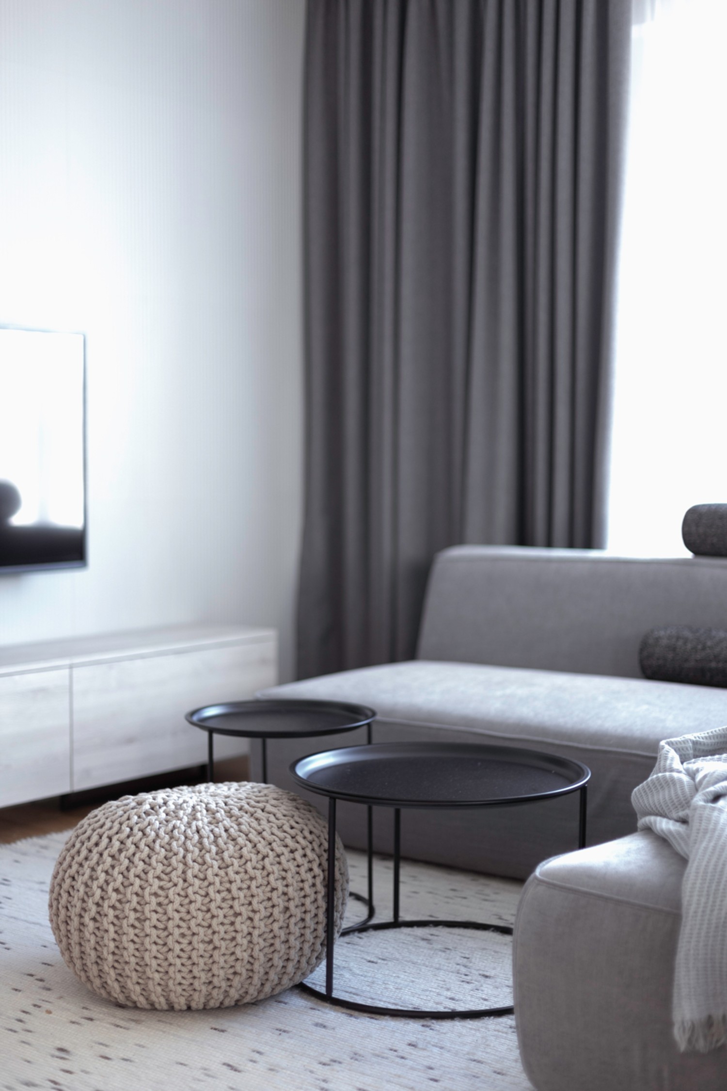 Amenajare living cu canapea gri - Yoka Design - Bucuresti