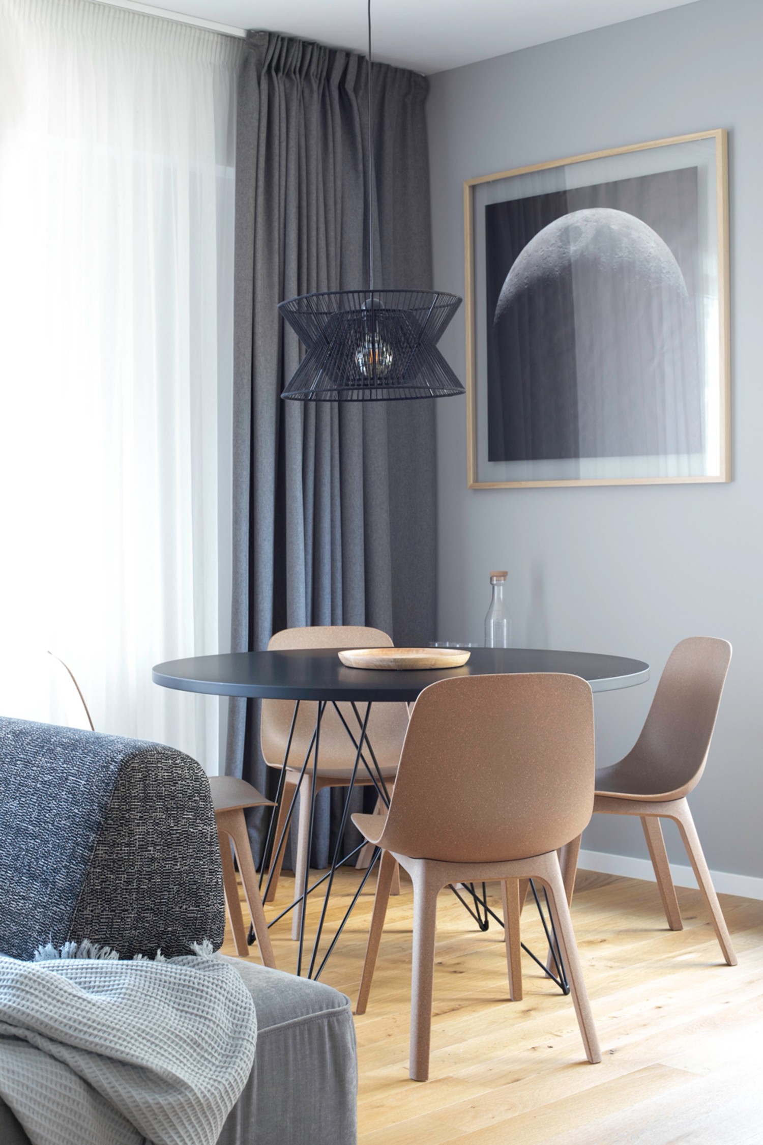 Amenajare loc de luat masa in living gri - Yoka Design - Bucuresti 