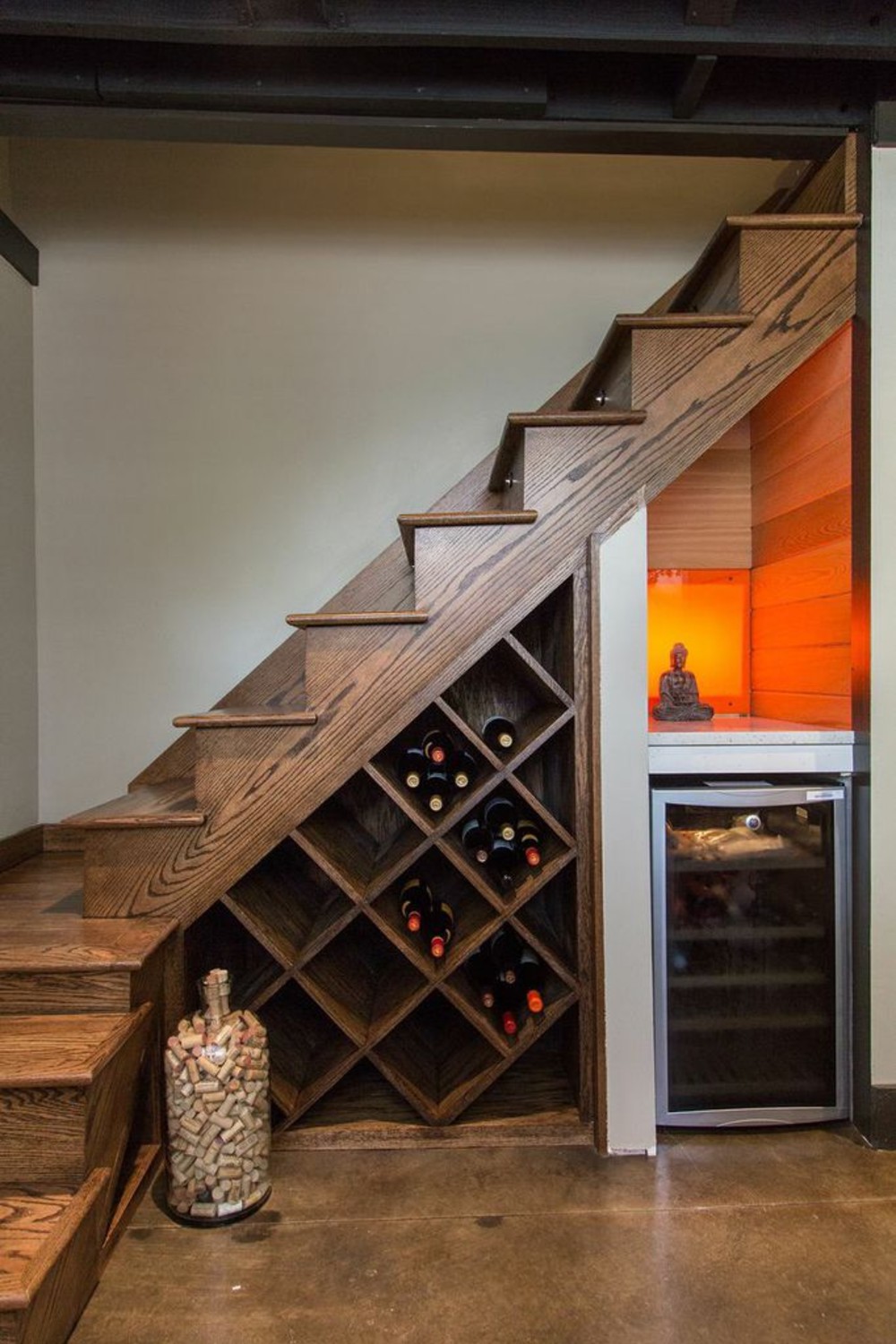 spatiu sub scari - bar 1