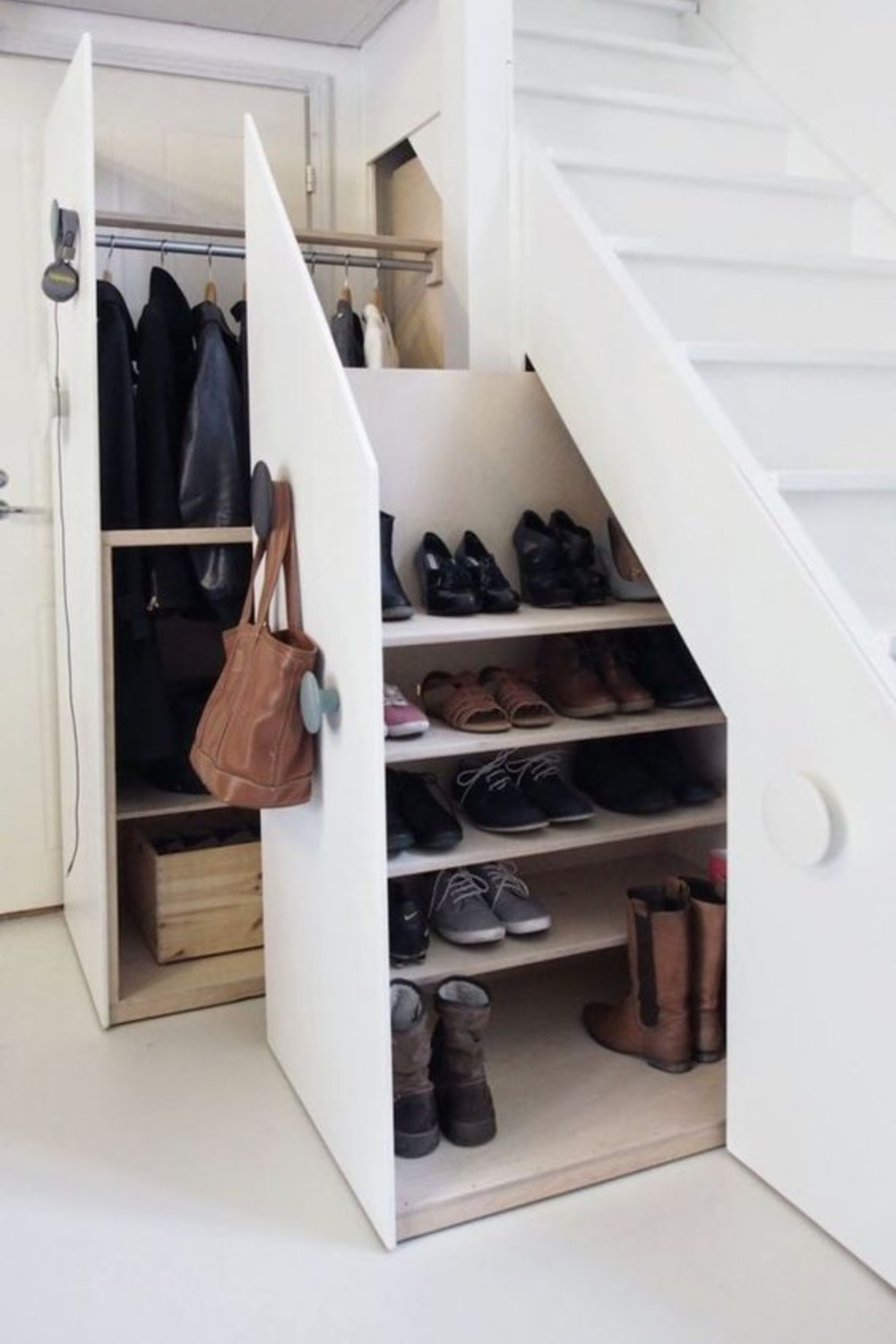 spatiu sub scari - depozitare 3