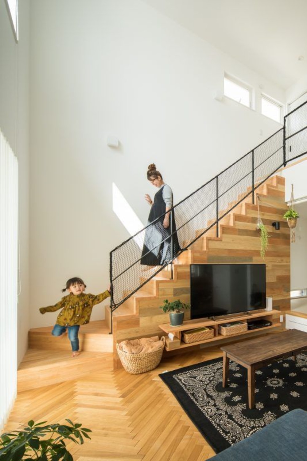 spatiu sub scari - media 1