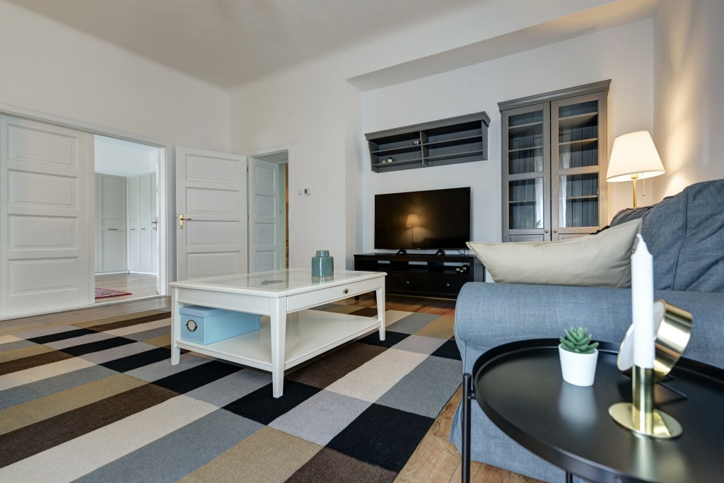 apartament Cluj mobilat Ikea living ușă dormitor