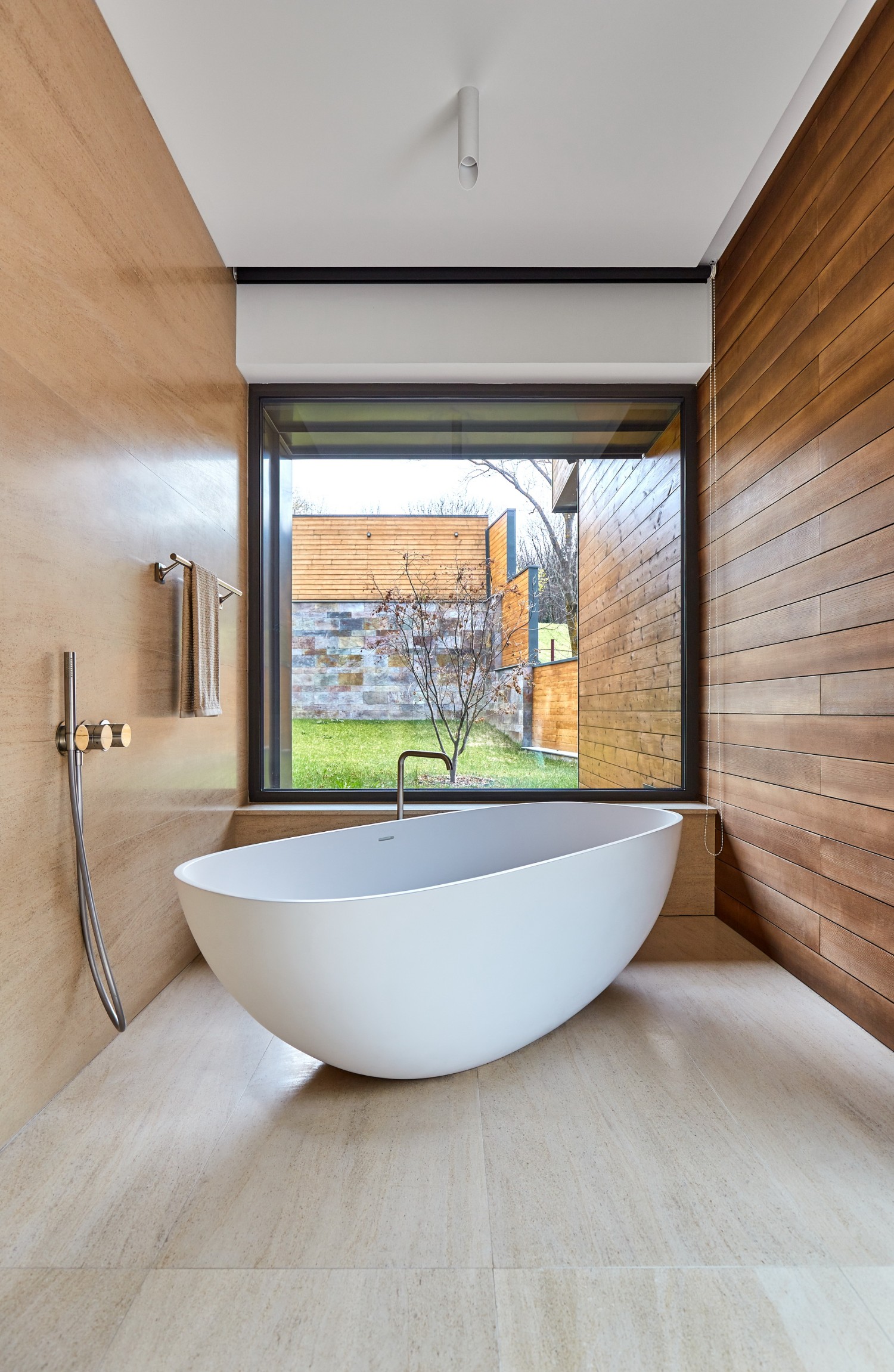 Baie cada freestanding_loft duplex Brasov_In Situ arh. Ion Popusoi