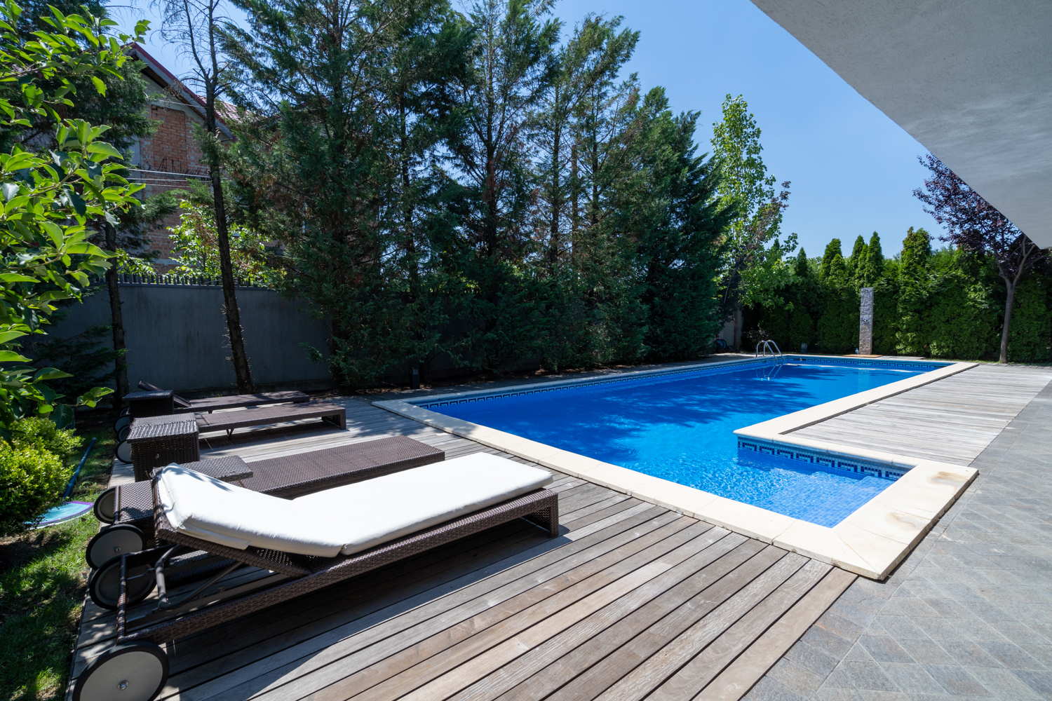 casă cu piscină
