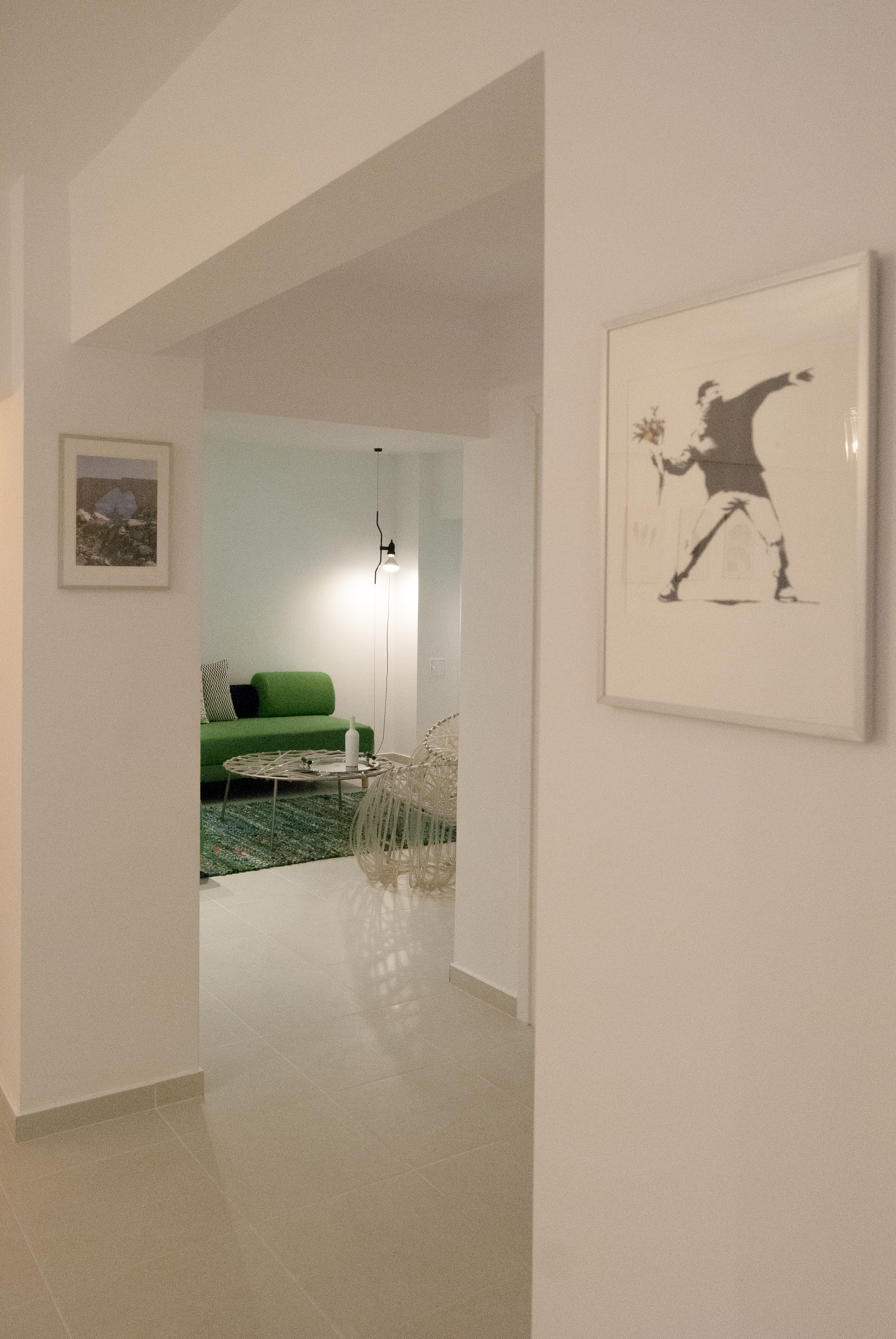 living hol alb canapea verde apartament sector 6