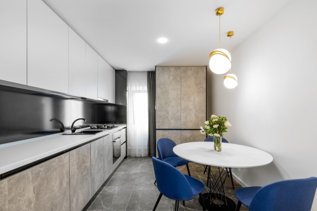 Bucatarie moderna apartament Constanta - Pure Mess Design