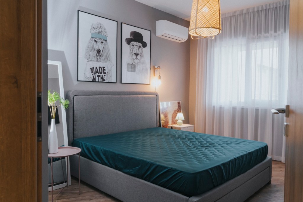 Dormitor gri - apartament de inchiriat Oradea - AIDO Studio Design