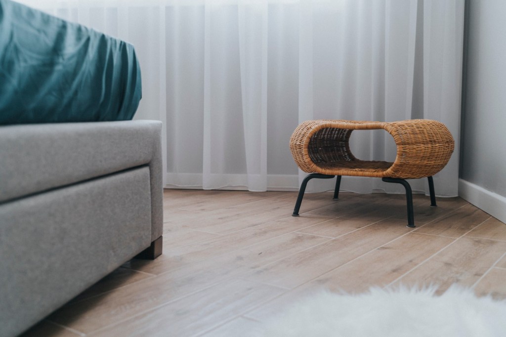 Dormitor gri - apartament de inchiriat Oradea - AIDO Studio Design