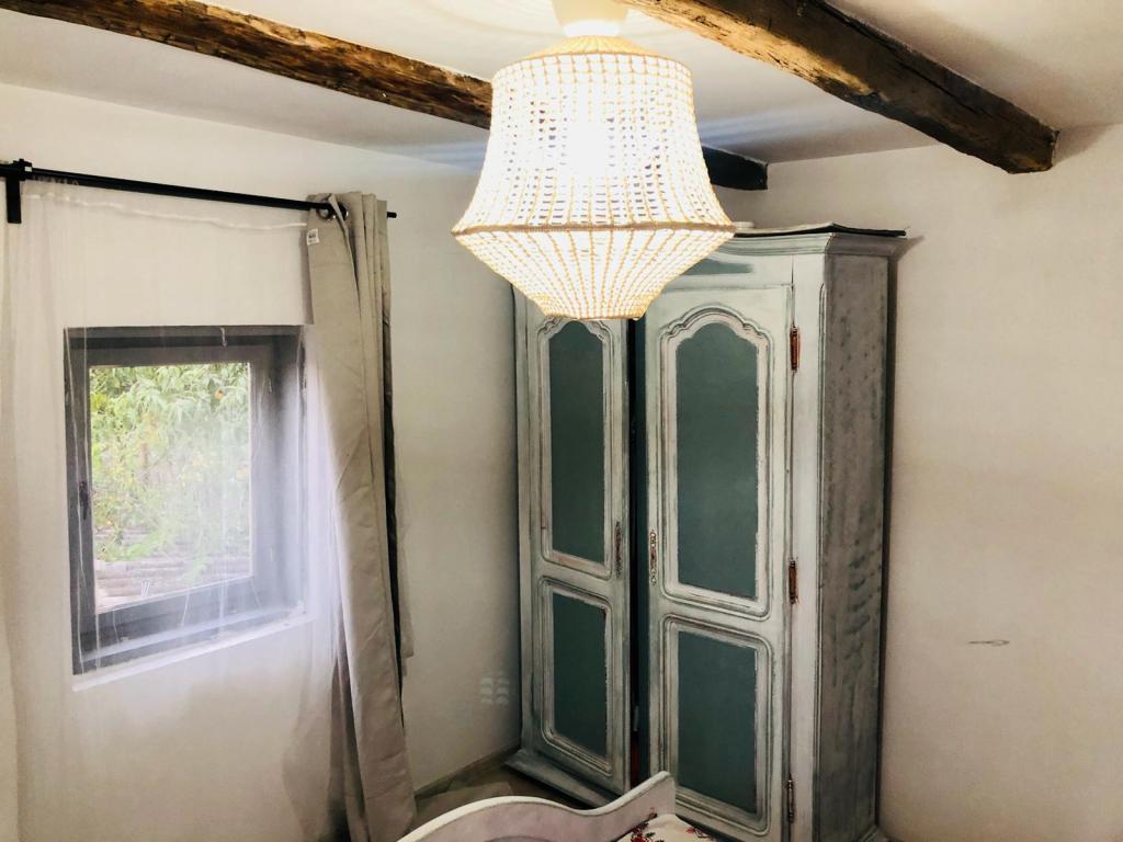 casă sat Vâlcea dulap