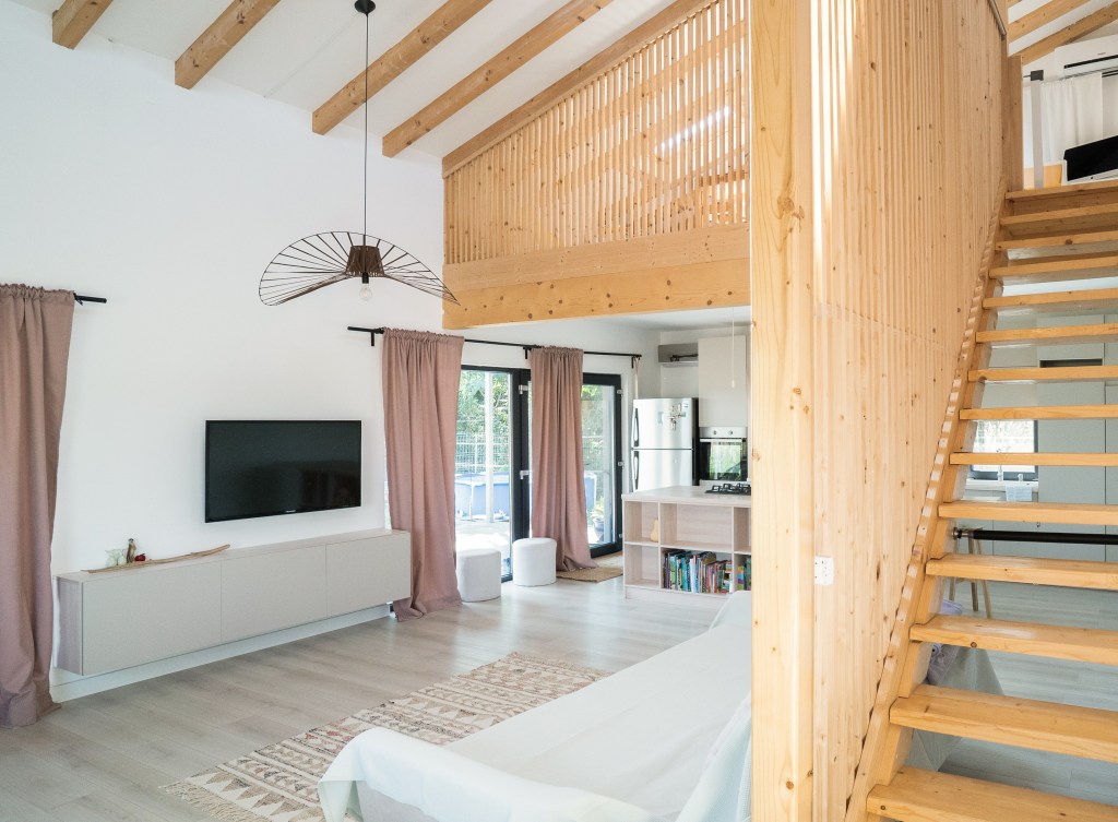 casa la tara cu riflaje