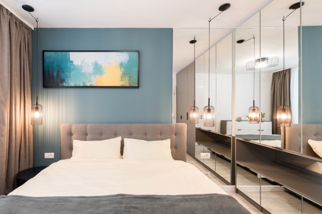 Renovare apartament Militari Vim Studio - dormitor pat gri