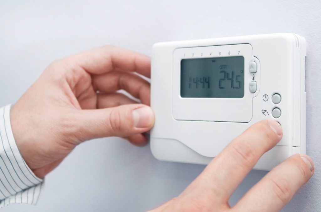 termostatul de ambient reglabil