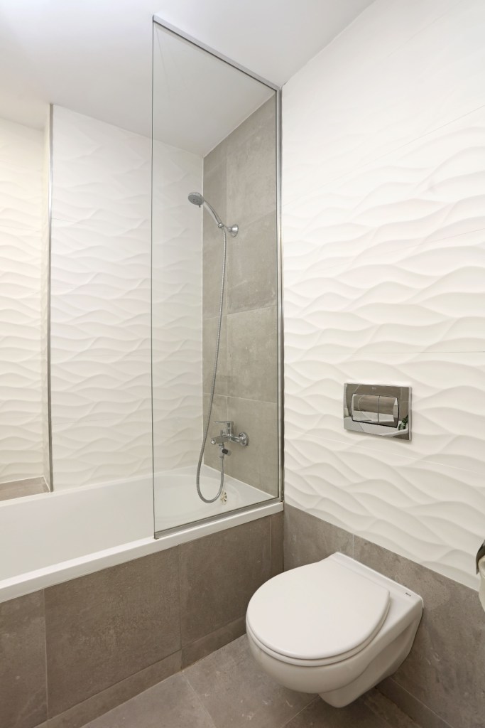 Amenajare baie alb si gri designer Cristian Patrascu (1)