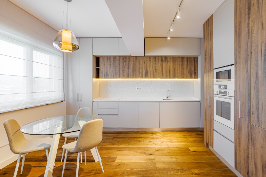 spatii depozitare Apartament modern Ramnicu Valcea - amenajare bucatarie Cristiana Zgripcea (2)
