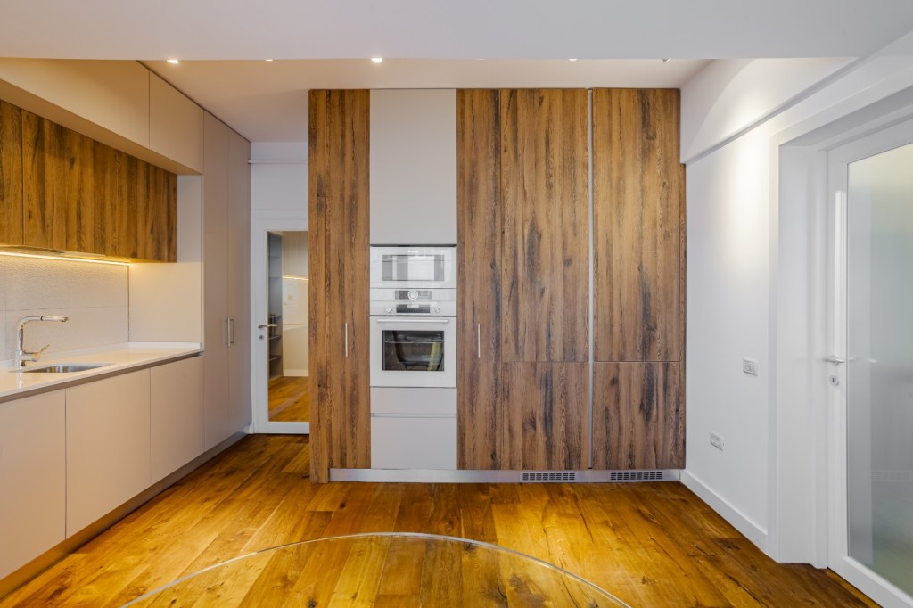 spatii depozitare Apartament modern Ramnicu Valcea - amenajare bucatarie Cristiana Zgripcea (3)