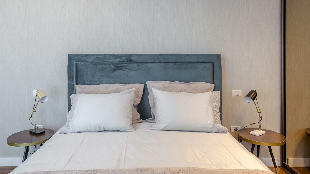 Apartament modern Ramnicu Valcea - amenajare dormitor Cristiana Zgripcea 3
