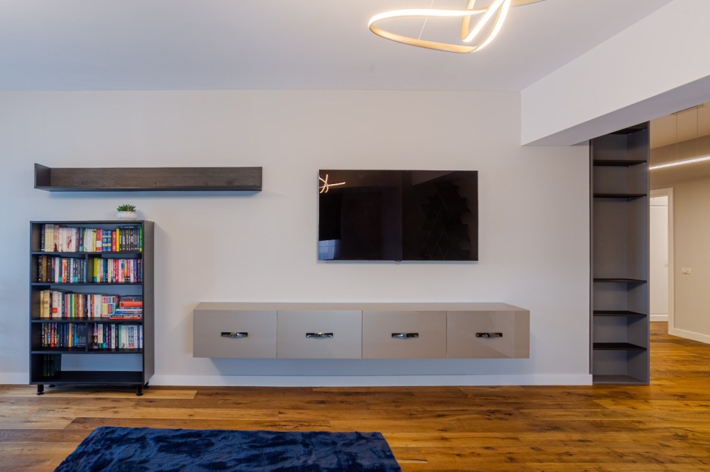 Apartament modern Ramnicu Valcea - amenajare living cu albastru arh. Cristiana Zgripcea (2)