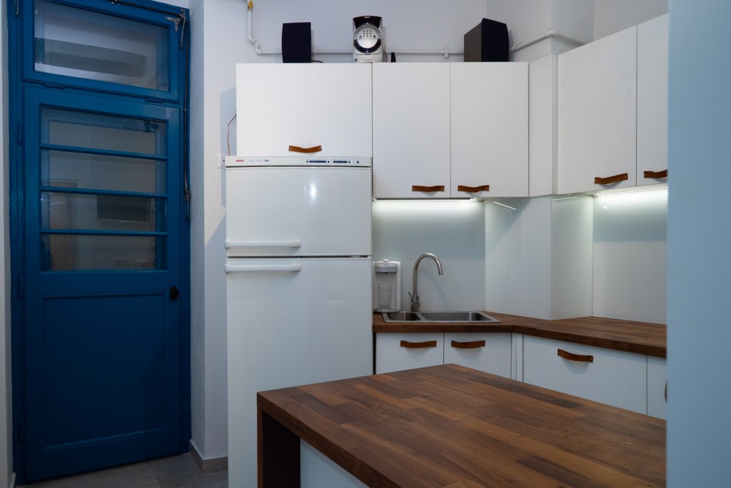 Renovare apartament vechi Universitate - bucătărie mobilier alb (2)
