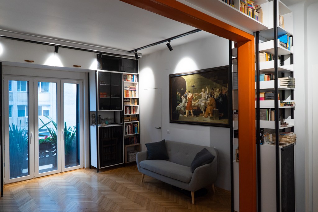 Renovare apartament vechi Universitate - dulap alb