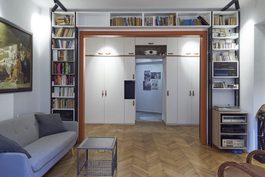 Renovare apartament vechi Universitate - dulap alb