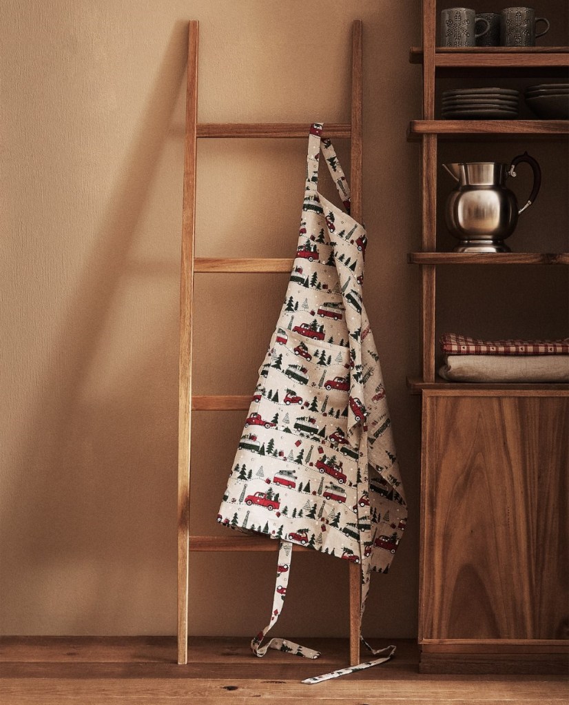 Șorț cu imprimeu cu brazi, Zara Home, 139 lei