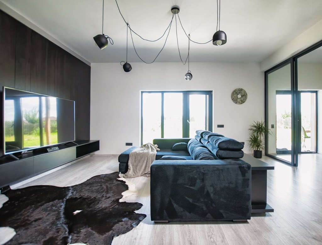 culoarea negru Living culori închise - amenajare casă Iași - decor negru modern (1)