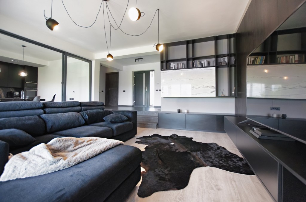 culoarea negru Living culori închise - amenajare casă Iași - decor negru modern (3)