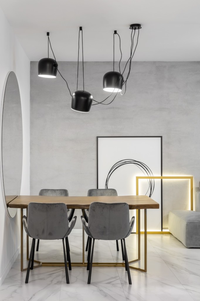 Living minimalist cu gri si accente de alama - Studio 2.1 - Bucuresti (4)