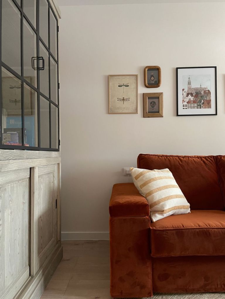 birou vitrina canapea terracotta