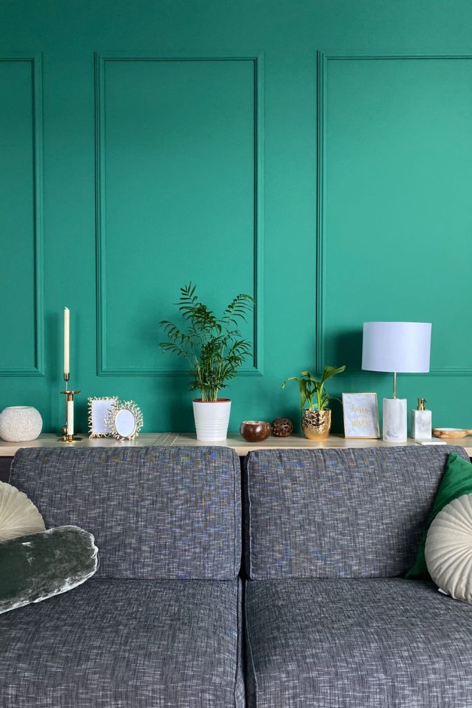canapea perete verde living