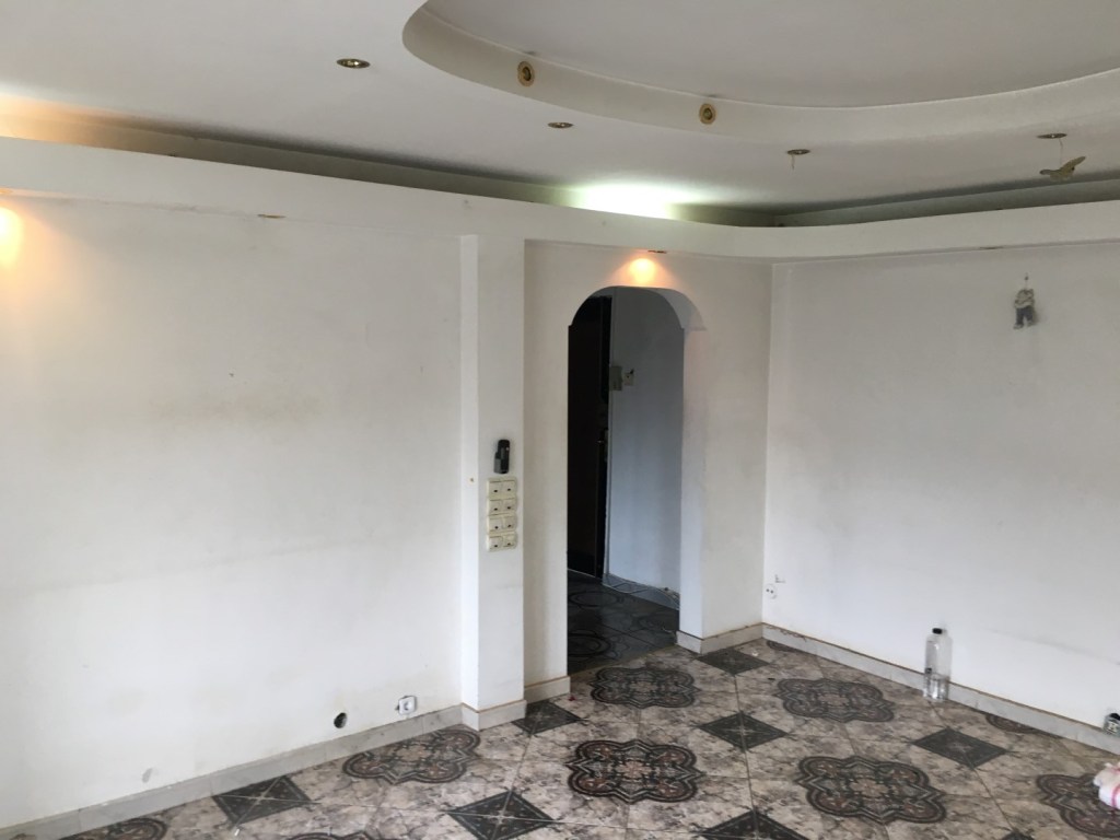 Living inainte de renovare