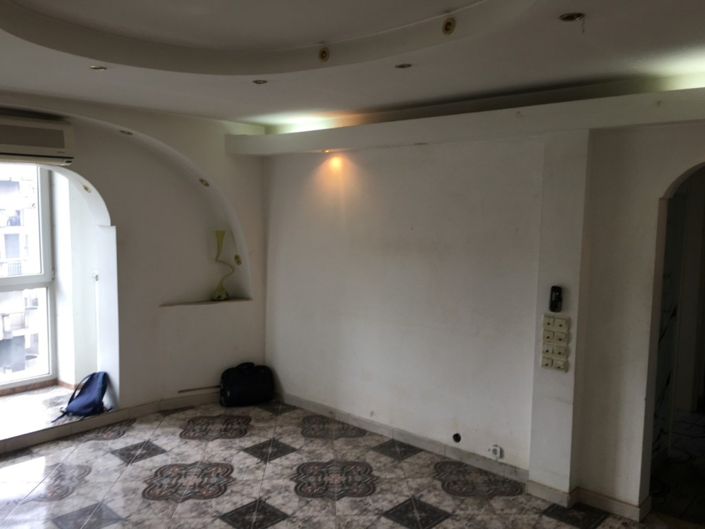 Living inainte de renovare