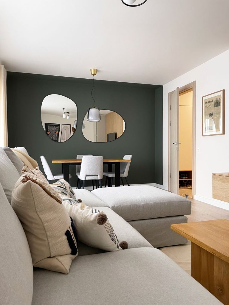 living dining perete verde inchis