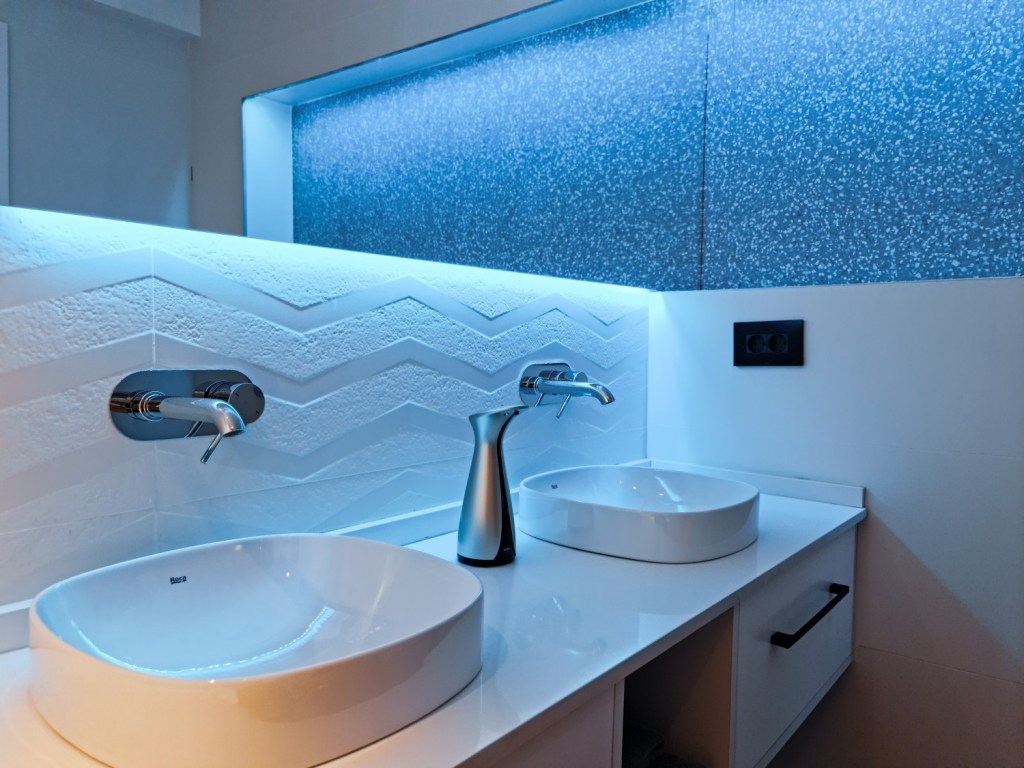 Apartament Iasi - baie copil alba - Sorin Stanciu Pure Ambiance Design (2)