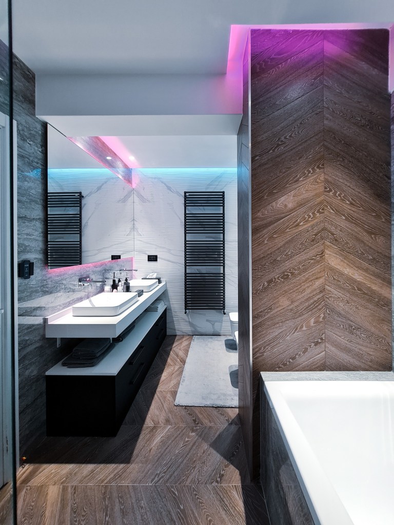 Apartament Iasi - baie matrimoniala marmura lemn - Sorin Stanciu Pure Ambiance Design (2)
