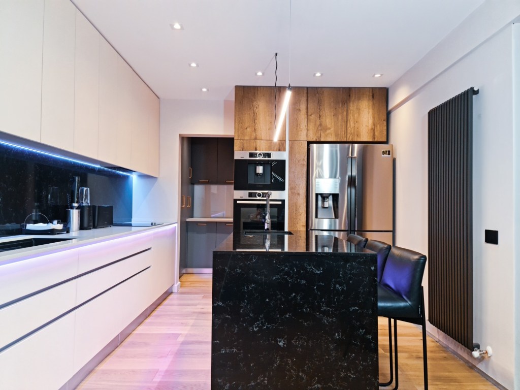 Apartament Iasi - bucatarie blat cuart negru - Sorin Stanciu Pure Ambiance Design (1)