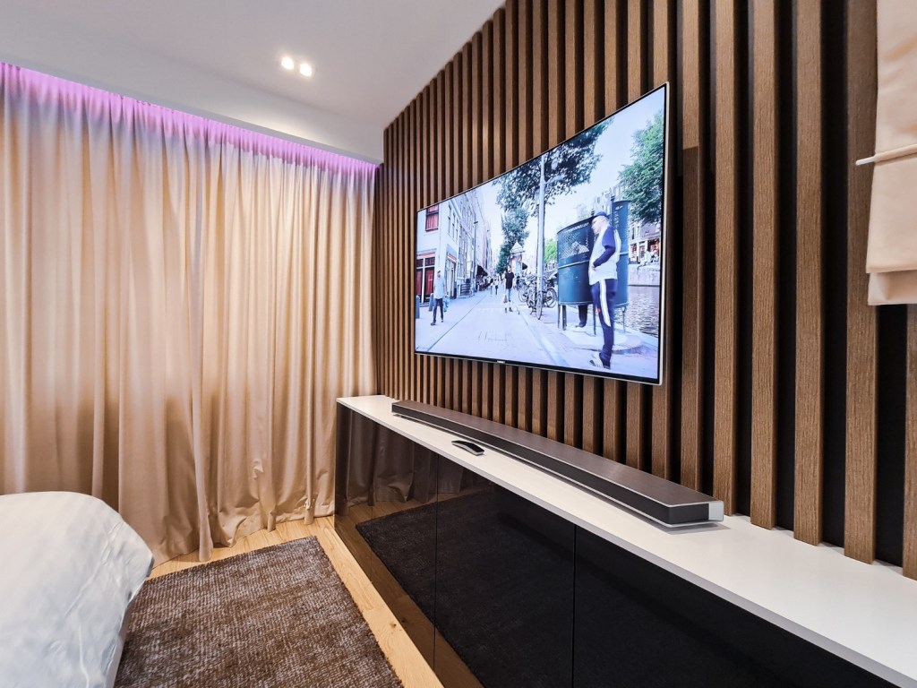 Apartament Iasi - dormitor modern benzi LED - Sorin Stanciu Pure Ambiance Design (2)